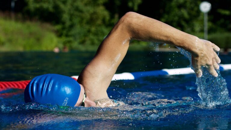 Mehr über den Artikel erfahren Schwimmtechniktraining für Jugendliche und Erwachsene im Dreisambad